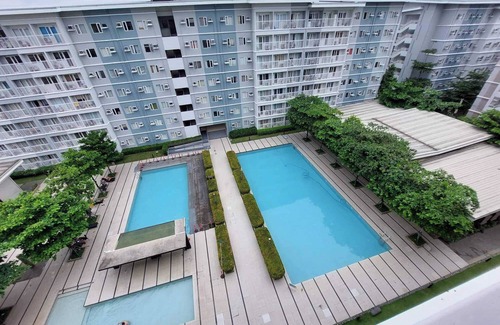 Novaliches Condominio | Comfy Queen bed + Pull-out, Netflix, Mall Nearby