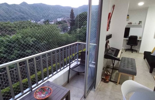 Menga Apartamento | Comfy, quiet, and montain view w/fast wifi