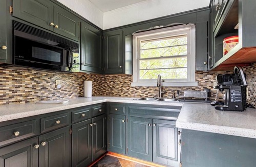 Roeland Park Casa | Comfy, quiet & private 2BR home.