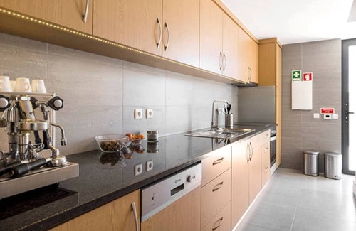Tondela Otro | 4 habitaciones con baños propios, amplia casa de campo reformada con aire acondicionado