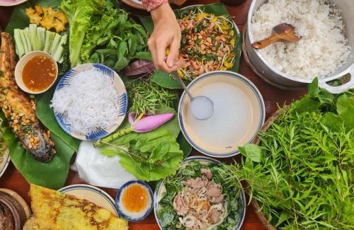 Ben Tre Cama Y Desayuno | Comfy Riverside Mekong homestay Ben Tre