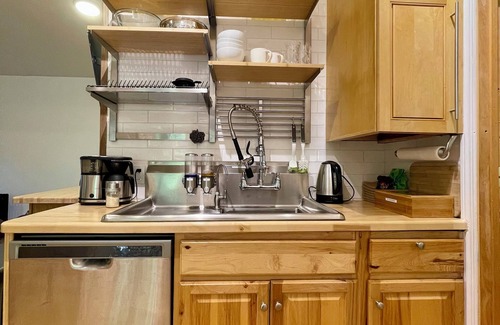 Lagunitas Cama Y Desayuno | Comfy Studio Near Trails & Beaches