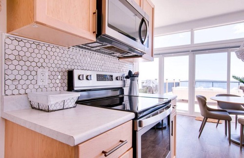 Hunts Point Cabaña | Comfy Seaside Cabana . Hot Tub, Sauna and All Weather Domes - Private