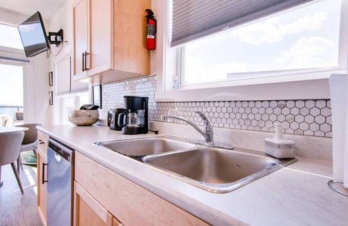 Hunts Point Cabaña | Comfy Seaside Cabana . Hot Tub, Sauna and All Weather Domes - Private