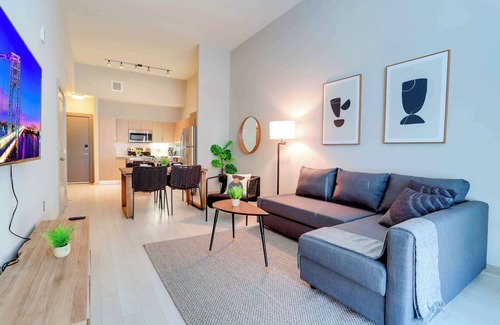 Aurora Highlands Apartamento | Fantastic Condo @Crystal City With Gym