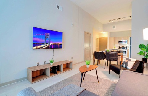 Aurora Highlands Apartamento | Fantastic Condo @Crystal City With Gym