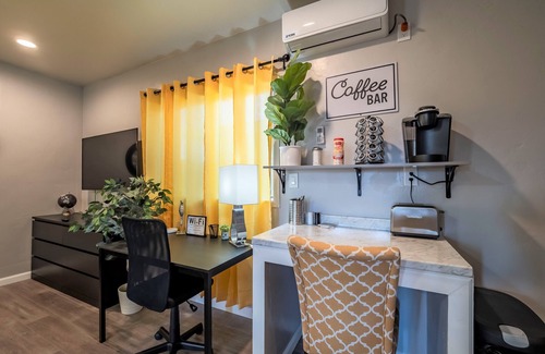Carmichael Casa | Comfy Studio in Carmichael, Netflix, Disney+