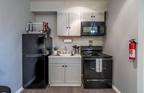 Carmichael Casa | Comfy Studio in Carmichael, Netflix, Disney+