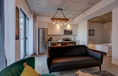 Cite Multimedia Apartamento | comfy studio in Old Port Montreal