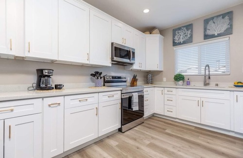 Ridgecrest Casa | Comfy & Stylish- 4 Bathrooms