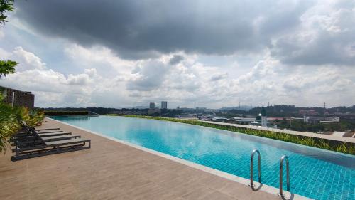Bangi Sentral Apartamento | Comfy Tokma's Home Bangi - FREE Wifi, Prime, InfinityPool