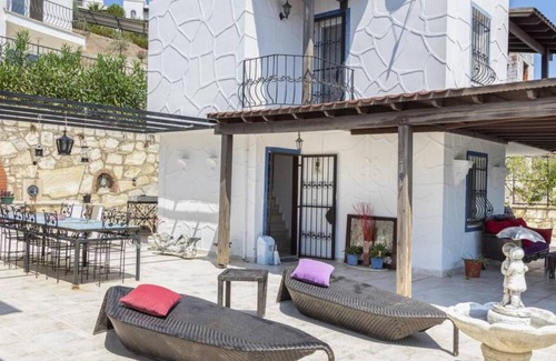 Bogazici Otro | Comfy Triplex near Beach with Garden in Bodrum