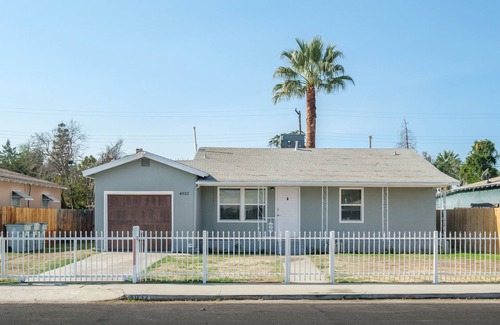 Raisin Casa | Comfy, Upgraded 3B/1Bth w Great Access to Airport