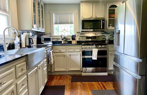 Washington Ave./ Memorial Park Casa | CHIC MODERN DWELlING, PET FRIENDLY, PRIVATE DRIVEWAY PARKING