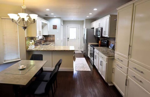 Buena Vista Casa | Comfy Walkable Downtown Nashville Home/Private Fences Yard - 3 Bedrooms 1 Story