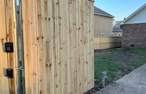 Buena Vista Casa | Comfy Walkable Downtown Nashville Home/Private Fences Yard - 3 Bedrooms 1 Story