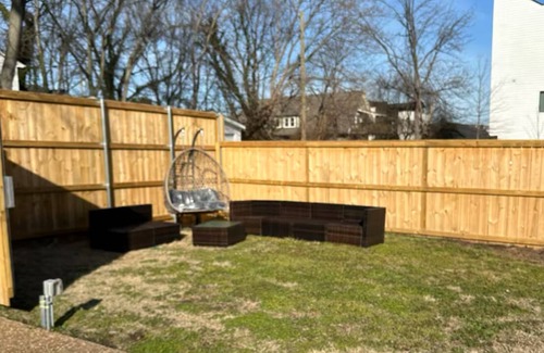 Buena Vista Casa | Comfy Walkable Downtown Nashville Home/Private Fences Yard - 3 Bedrooms 1 Story