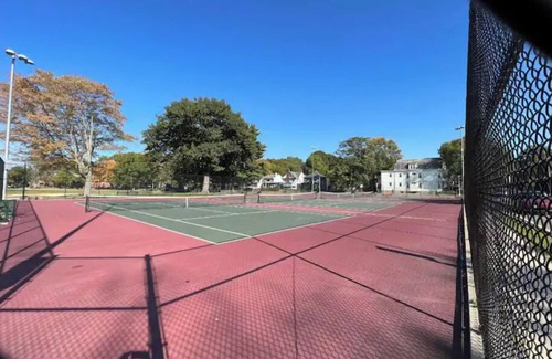 East Orange Casa | Comfy with Free Parking, 2 beds Near Airport, Park/Hospital!