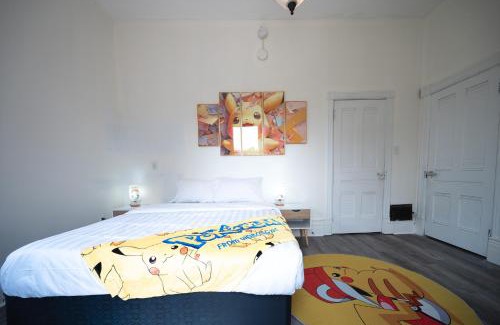 Chesley Casa | Comic House with Climbing Wall & Themes