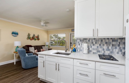 North Redington Beach Condominio | Cozy 1BR Condo with parking, 0min walk to Beach! Oct Nov savings!