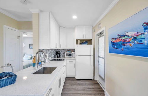 North Redington Beach Condominio | Cozy 1BR Condo with parking, 0min walk to Beach! Oct Nov savings!