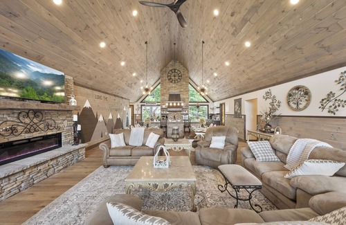 Sevierville Cabina | Coming June 2025! Game Point Getaway! Loaded with fun and sleeps 26!