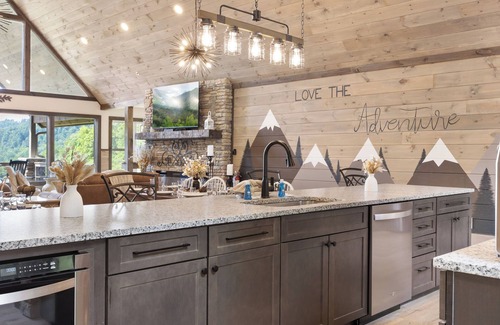 Sevierville Cabina | Coming June 2025! Game Point Getaway! Loaded with fun and sleeps 26!