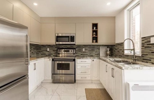 Laval Casa | Comme à la maison 🏡 | stationnement gratuit 🚗 | entrée indépendante🚪