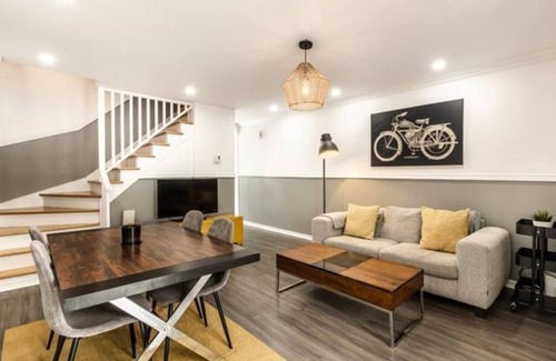 Laval Casa | Comme à la maison 🏡 | stationnement gratuit 🚗 | entrée indépendante🚪