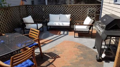 Provincetown Casa | Commercial St Private Patio Dog Welcome