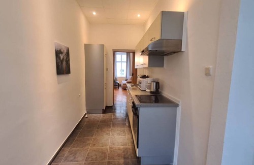 Landstrasse Apartamento | Commodious 3BR Apt. Ideal for Families and Friends