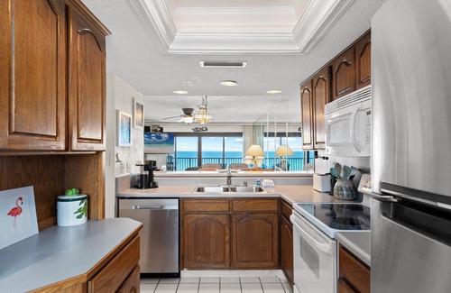 Lower Grand Lagoon Condominio | Commodore 608 2BR Beachfront Retreat with Gulf Views and Large Balcony