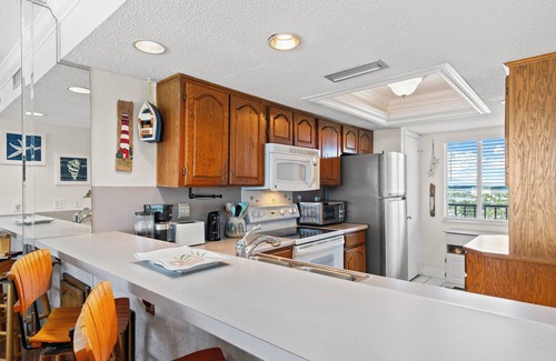 Lower Grand Lagoon Condominio | Commodore 608 2BR Beachfront Retreat with Gulf Views and Large Balcony