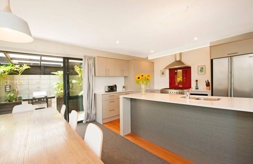 Britannia Heights Casa | 'Commodore' - ¡Moderno con vistas panorámicas al mar!