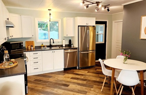 Canoe Casa | Commorancy in Canoe