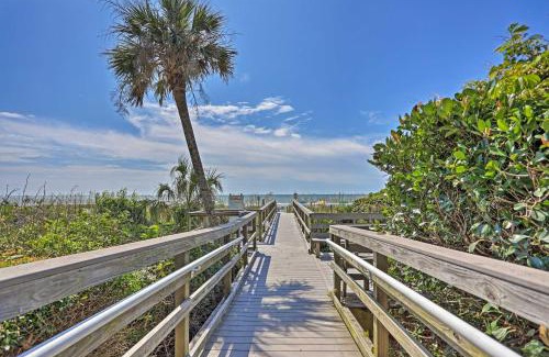 Myrtle Beach Apartamento | Community Pool Access Condo in Myrtle Beach