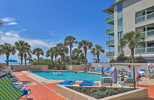 Myrtle Beach Apartamento | Community Pool Access Condo in Myrtle Beach