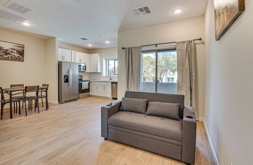 Phoenix Apartamento | Community Pool & Hiking Trails: Phoenix Condo!