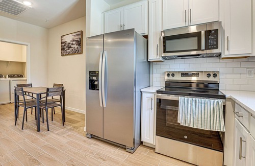 Phoenix Apartamento | Community Pool & Hiking Trails: Phoenix Condo!