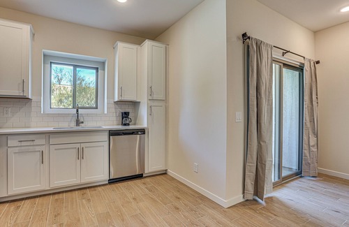 Phoenix Apartamento | Community Pool & Hiking Trails: Phoenix Condo!