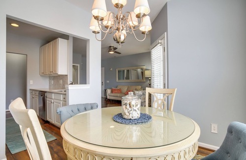 Lewes Apartamento | Community Pool & Private Balcony: Chic Lewes Gem