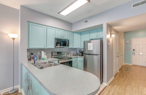 Red Hill Condominio | Community Pool & Tennis Court: Myrtle Beach Condo
