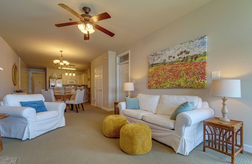 Huddleston Condominio | Community Pools & Beach: Smith Mountain Lake Condo