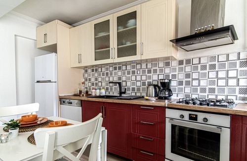 Celiktepe Mahallesi Apartamento | Flat with Backyard Close to Sapphire Shopping Mall