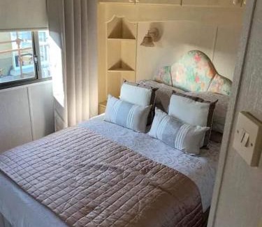 Tudenham Otro | Compact Holiday Home
