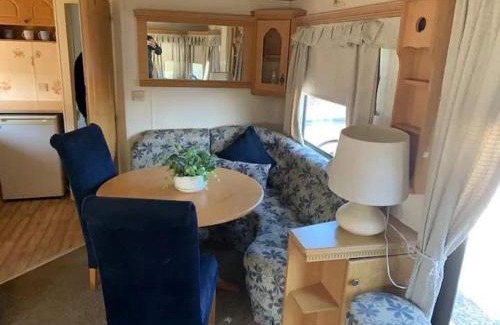 Tudenham Otro | Compact Holiday Home