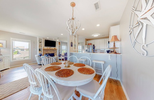 Topsail Beach Casa | Compass Rose | Townhouse in Topsail Beach with balcony, central AC, & W/D