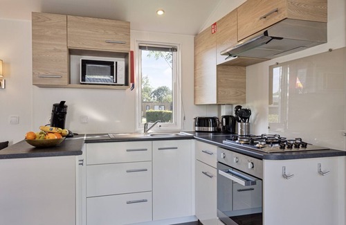 Renesse Chalet De Esquí | Compleet Ingericht Chalet op 400 m van Centrum en 1,7 km van het Strand Renesse
