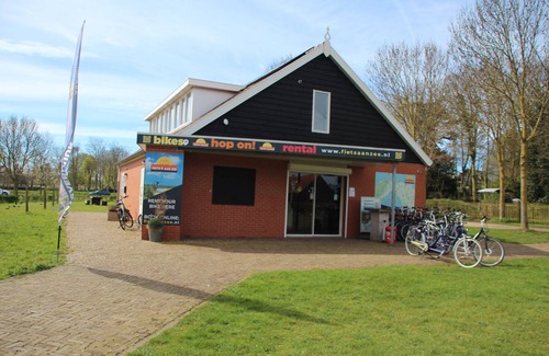 Renesse Chalet De Esquí | Compleet Ingericht Chalet op 400 m van Centrum en 1,7 km van het Strand Renesse