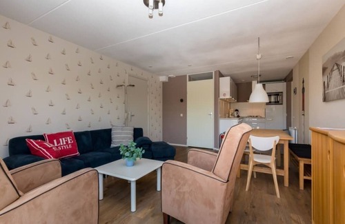 Oude-Tonge Casa | Casa isleña completa y popular con ducha de vapor. Hay una valla con cerradura entre el jardín y t